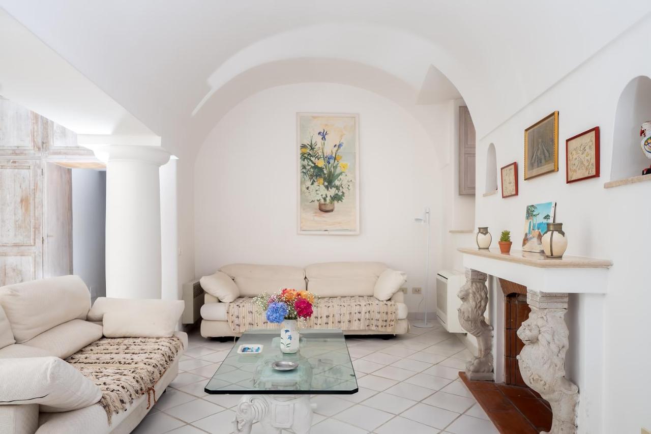I Tre Soli Apartments By Caprirooms מראה חיצוני תמונה
