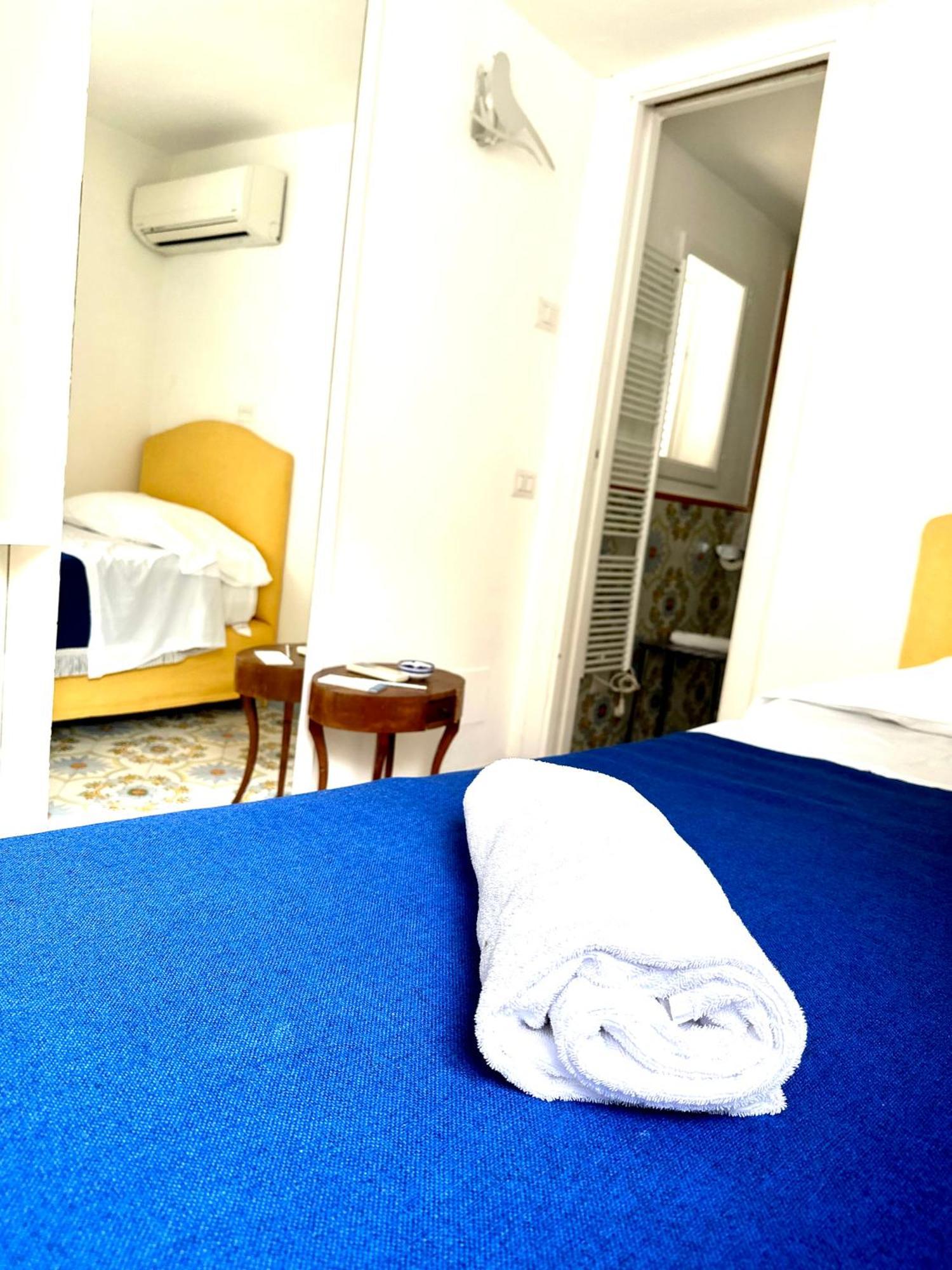 I Tre Soli Apartments By Caprirooms מראה חיצוני תמונה