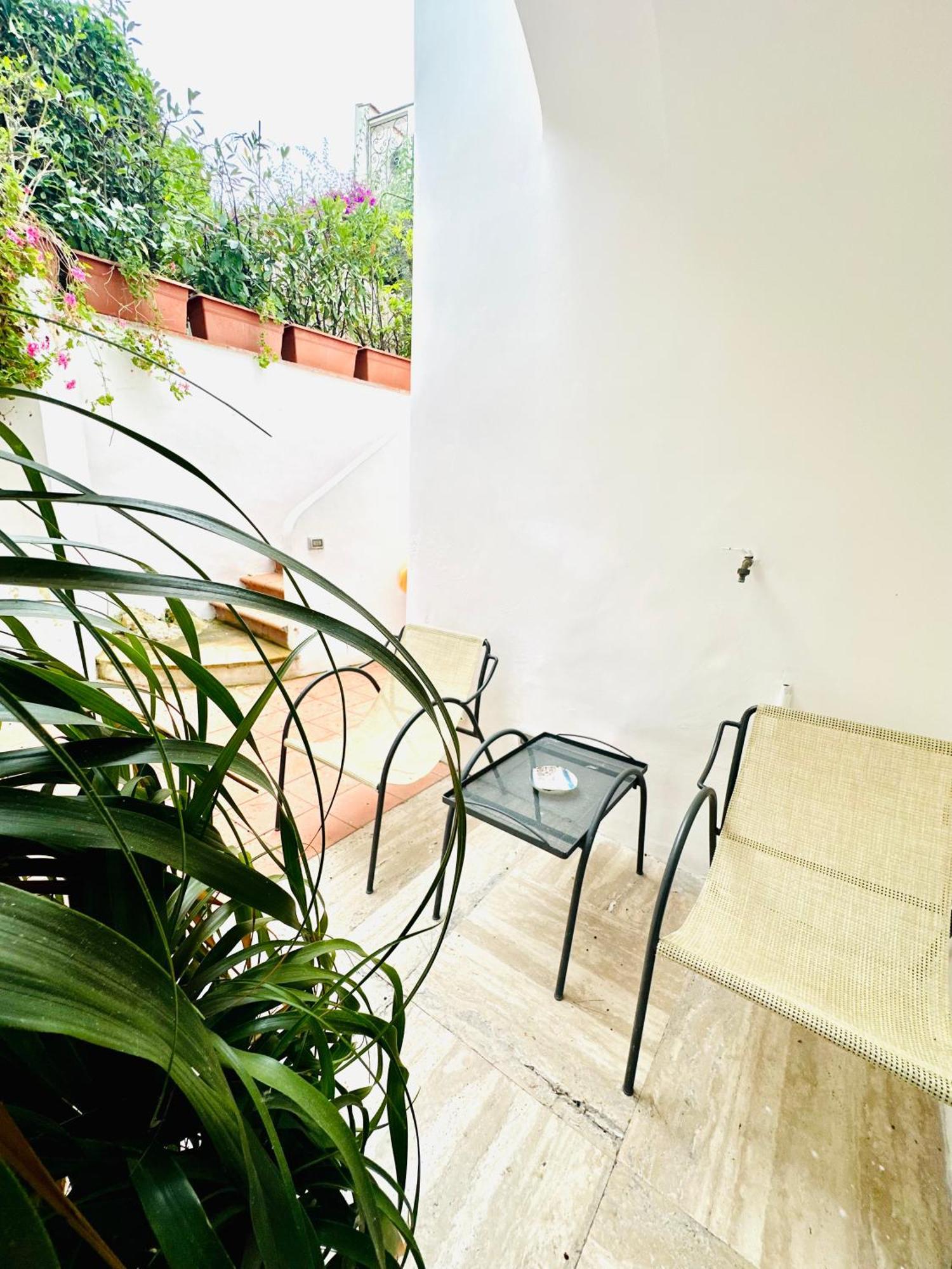I Tre Soli Apartments By Caprirooms מראה חיצוני תמונה